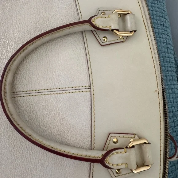 Louis Vuitton Suhali Lockit Bag in Preloved condition